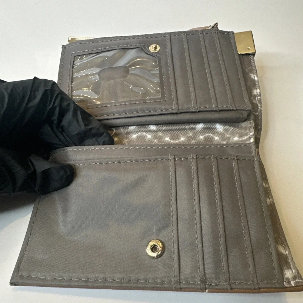 JESSICA SIMPSON FAUX Women's Brown Leather Zip Clutch‎ Wallet